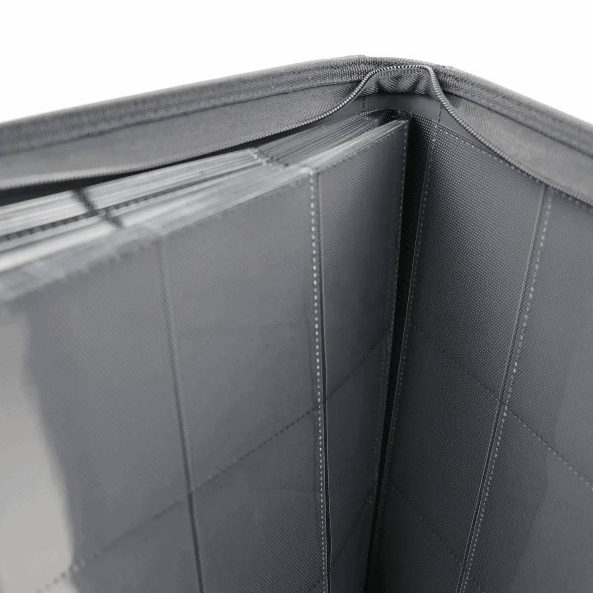 cardcosmos - 9 Pocket Zip Premium Leather Binder - Schwarz/Schwarz